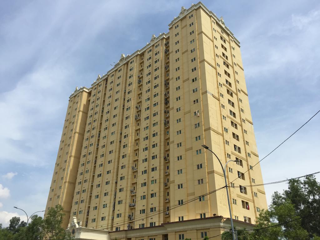 Queen Victoria Apartment Batam Ngoại thất bức ảnh