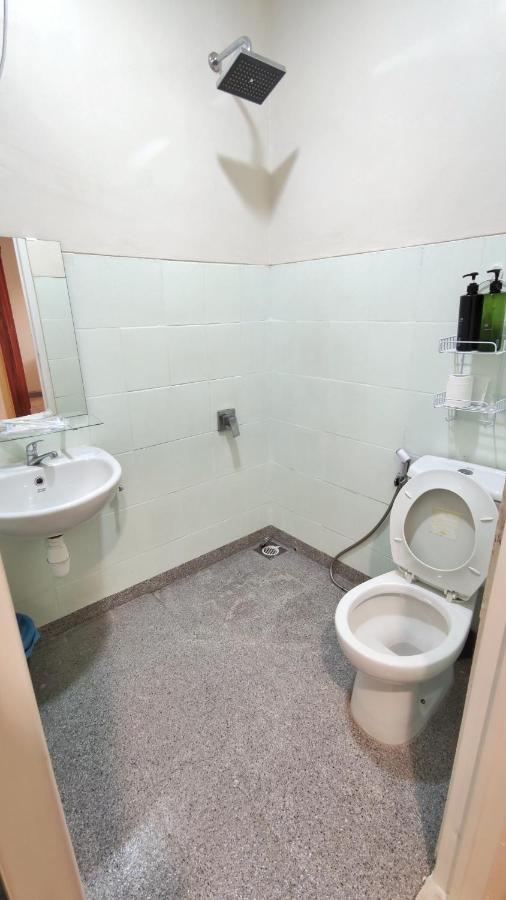 Queen Victoria Apartment Batam Ngoại thất bức ảnh