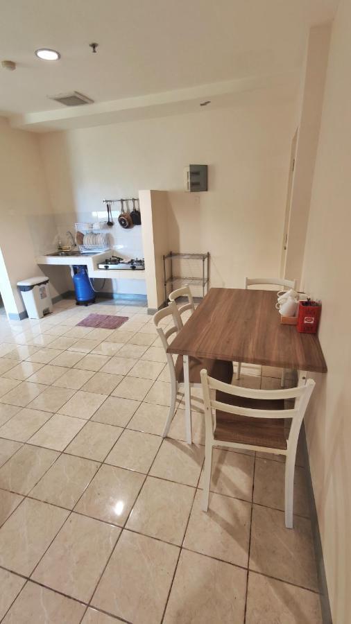 Queen Victoria Apartment Batam Ngoại thất bức ảnh